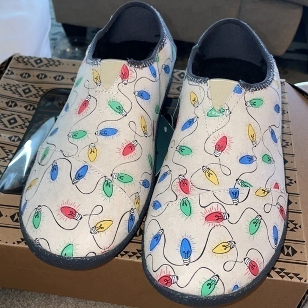 Toms Men Rodeo Birch Glow in the Dark Christmas Light Holiday Slide Slipper Shoe